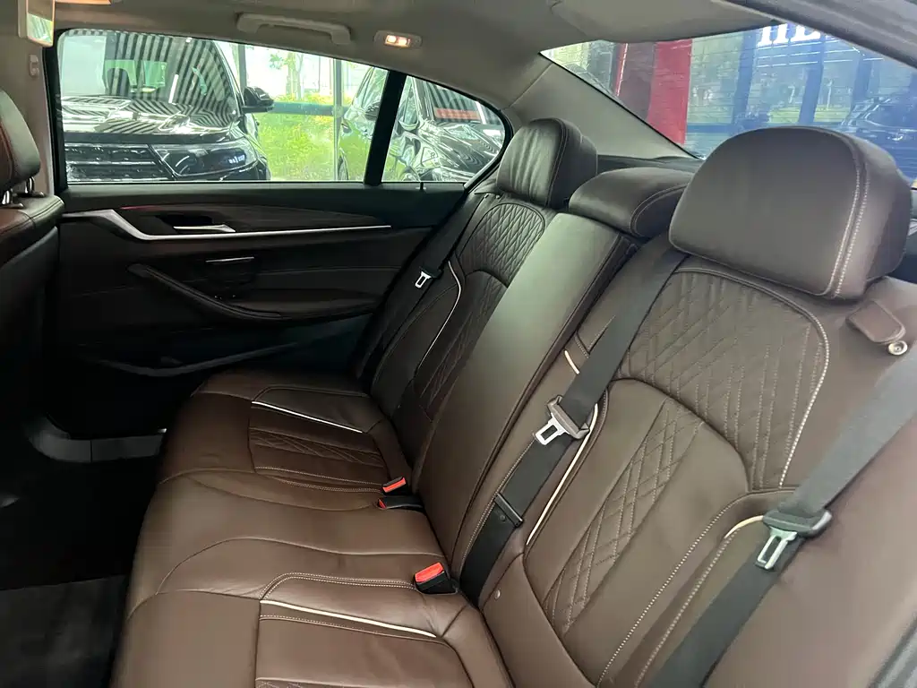 BMW 5 Series 2018 — фото 22