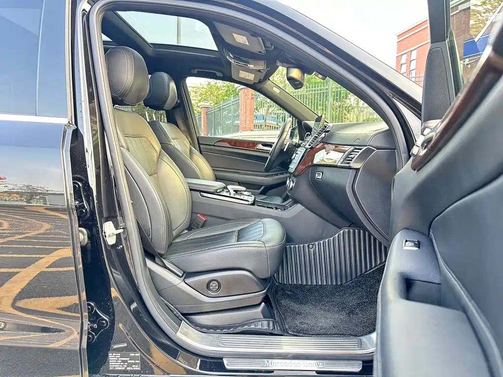 Mercedes-Benz GLS 2017 — фото 11
