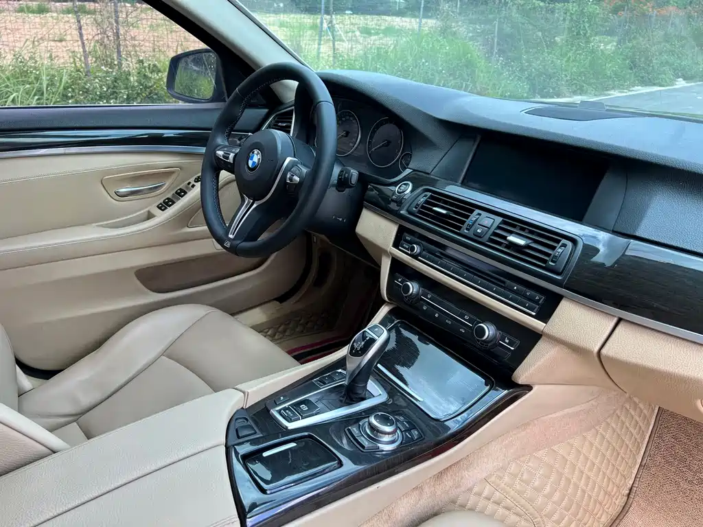 BMW 5 Series 2012 — фото 21