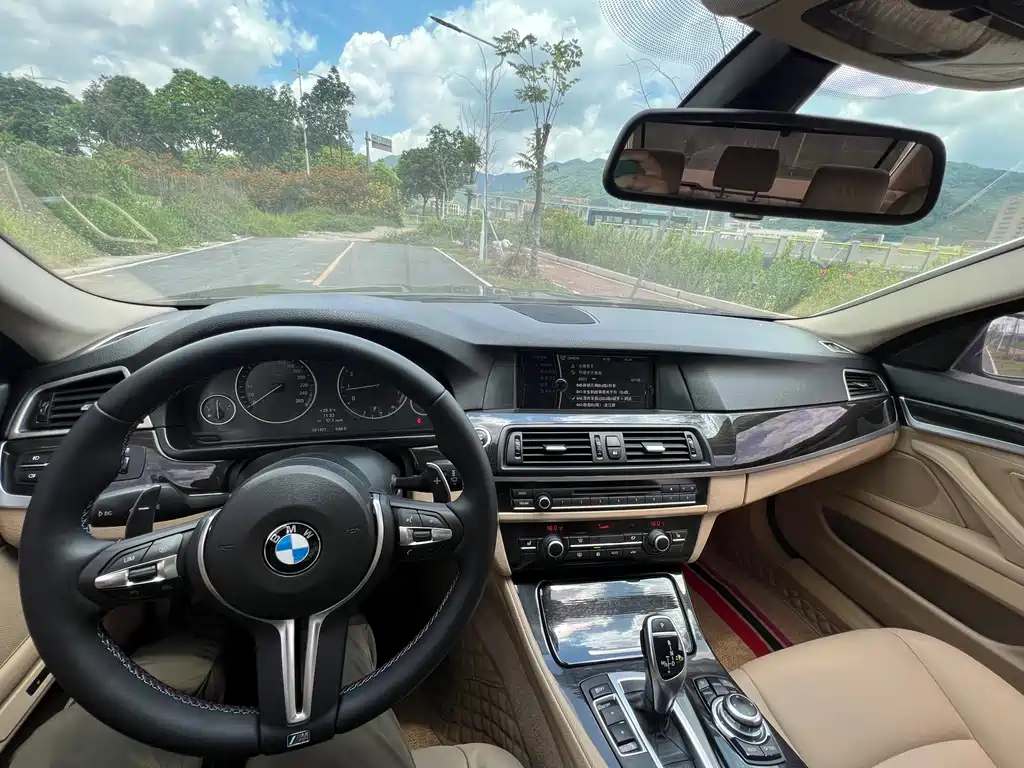 BMW 5 Series 2012 — фото 25