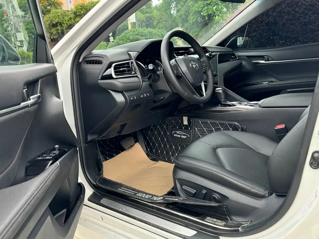 Toyota Camry 2019 — фото 14