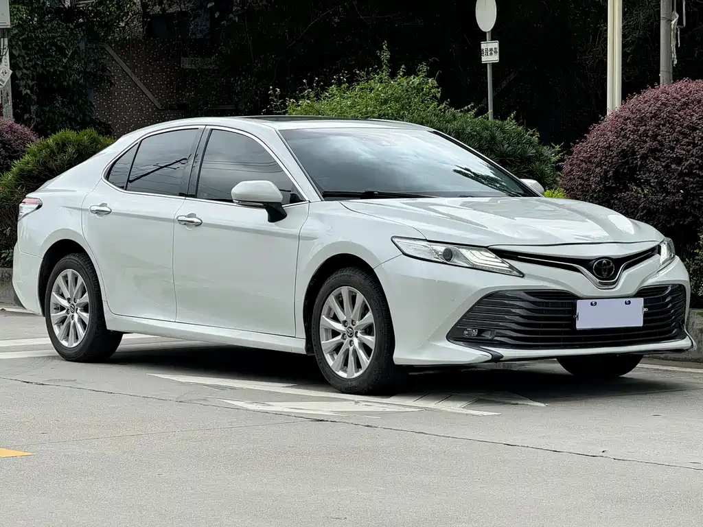 Toyota Camry 2019 — фото 3