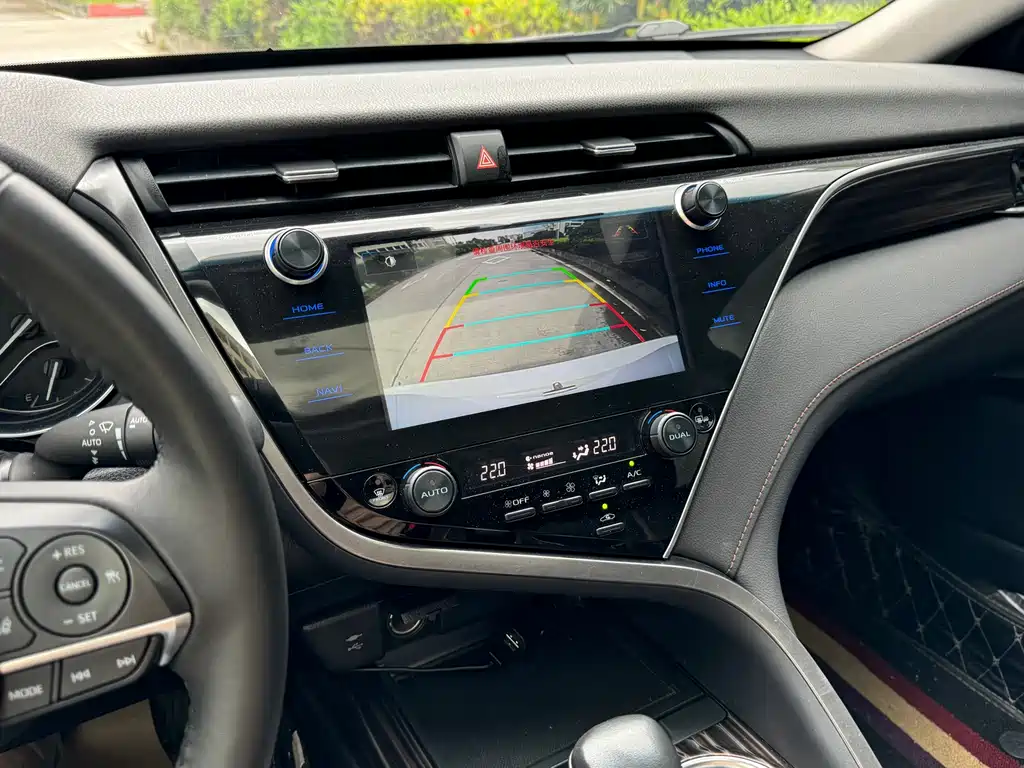 Toyota Camry 2019 — фото 9