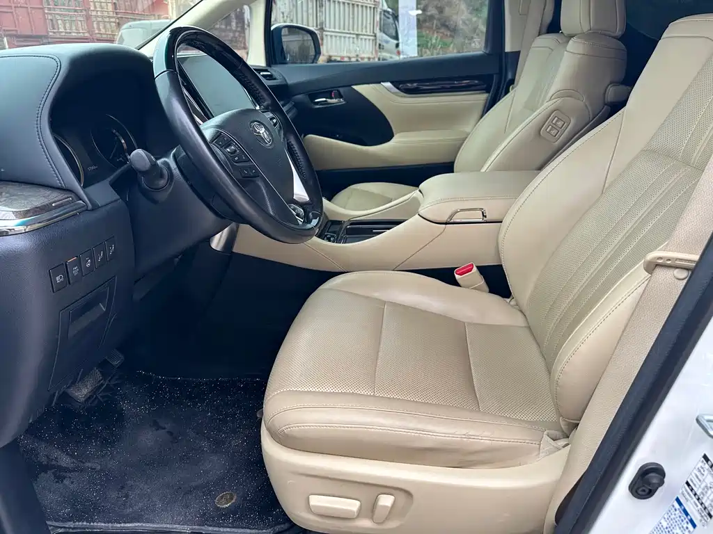 Toyota Alphard 2021 — фото 18