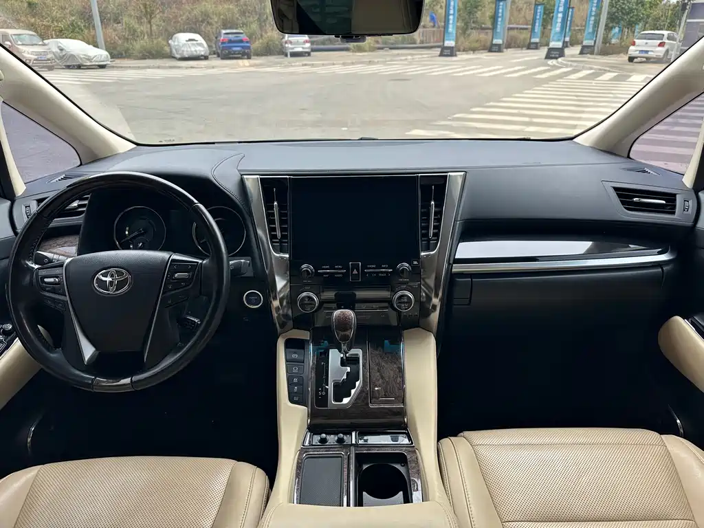 Toyota Alphard 2021 — фото 13