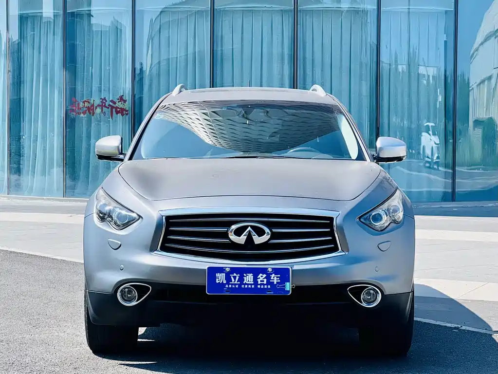 Infiniti QX70 2013 — фото 2