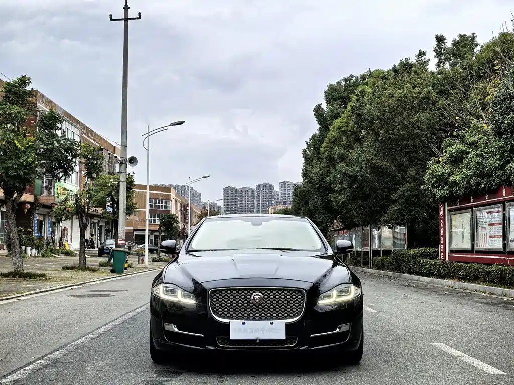 Jaguar XJ 2018 — фото 2