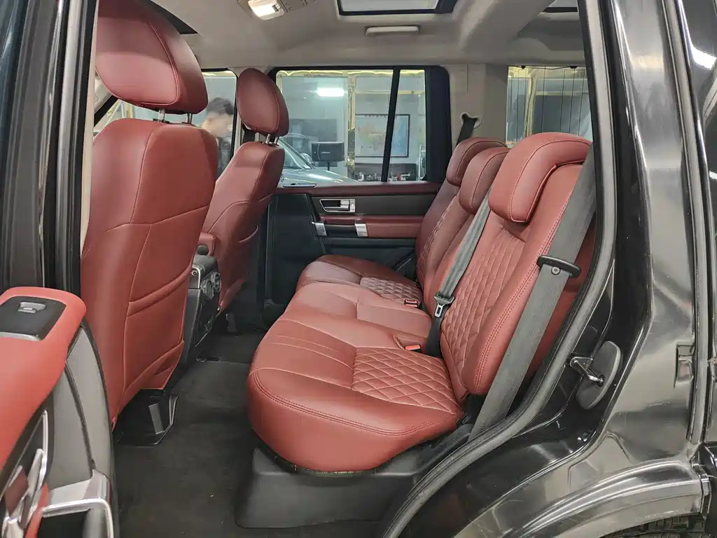 Land Rover Discovery 2010 — фото 19