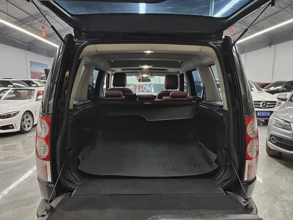 Land Rover Discovery 2010 — фото 18
