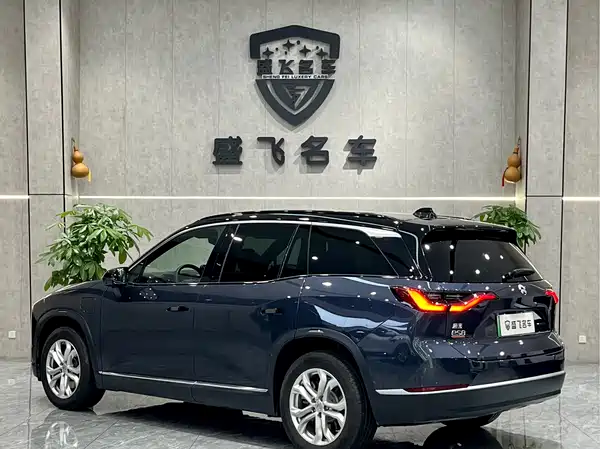 NIO ES8 2022