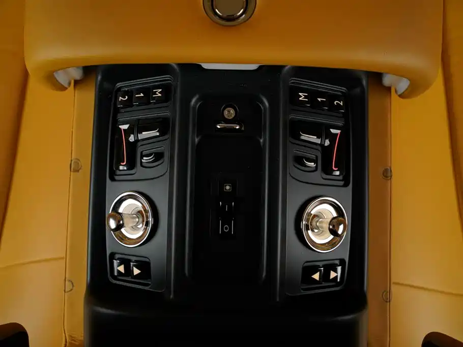 Rolls-Royce Phantom 2014 — фото 16