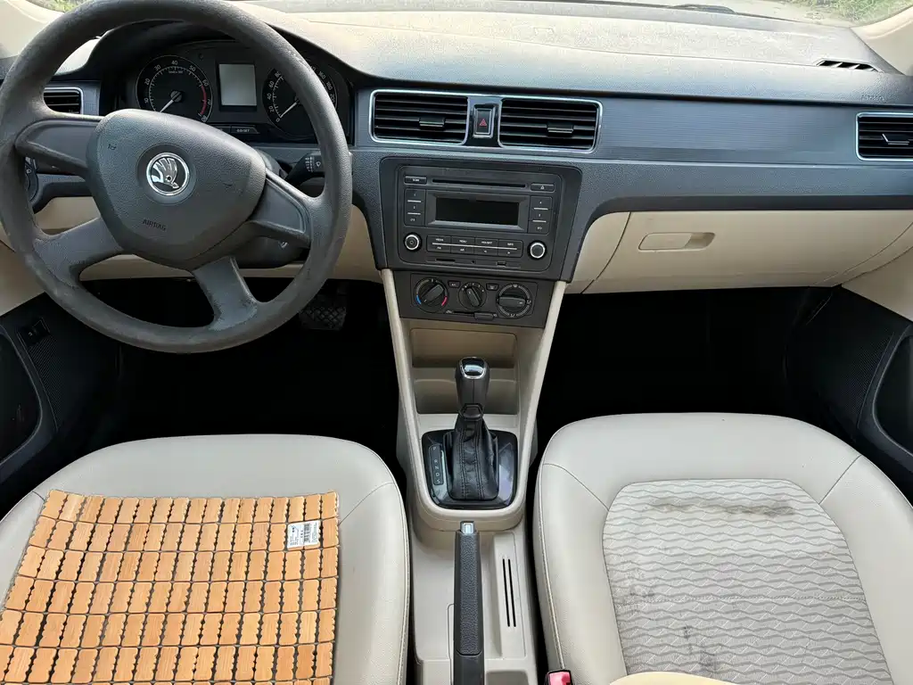Skoda Rapid 2013 — фото 12