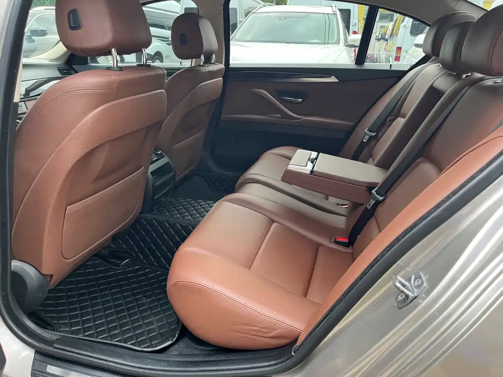 BMW 5 Series 2016 — фото 11