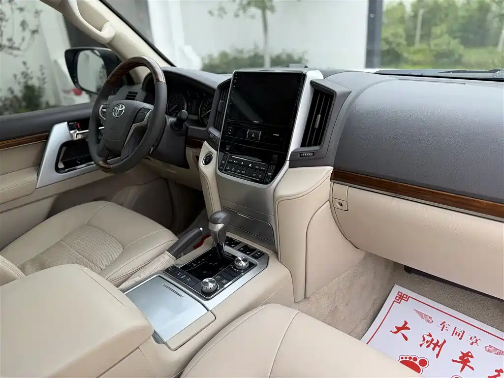 Toyota Land Cruiser 2019 — фото 20