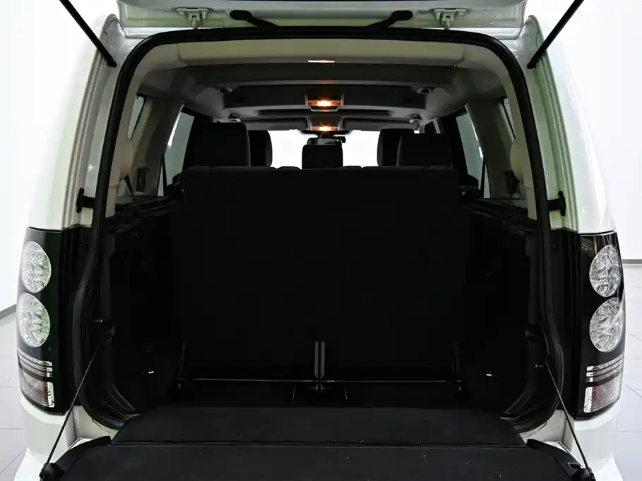 Land Rover Discovery 2016 — фото 27
