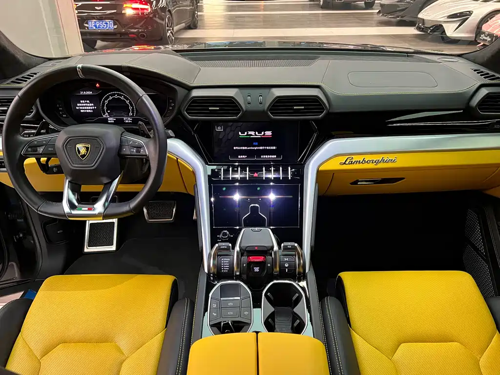 Lamborghini Urus 2023 — фото 10