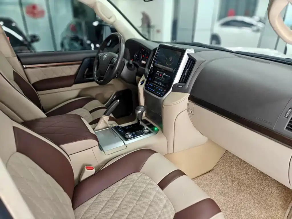 Toyota Land Cruiser 2019 — фото 9