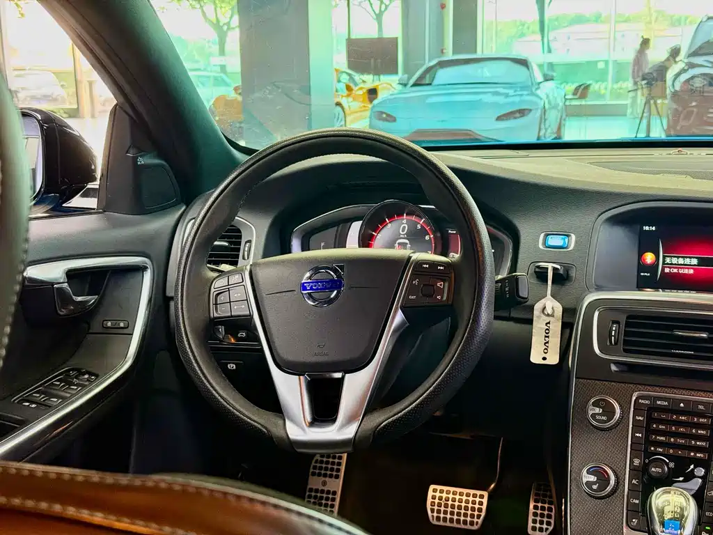 Volvo S60 2017 — фото 17
