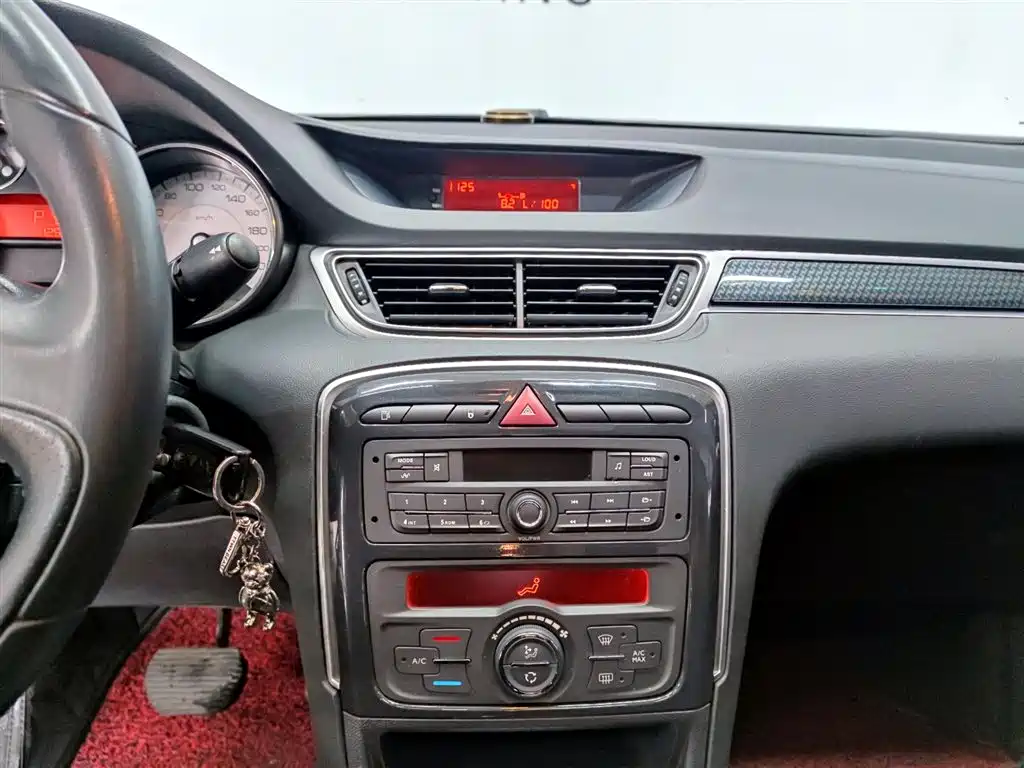 Peugeot 308 2016 — фото 13