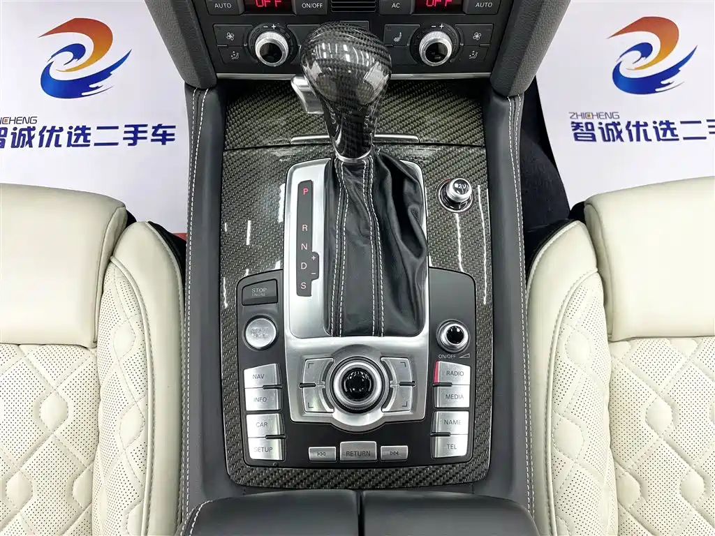 Audi Q7 2010 — фото 14