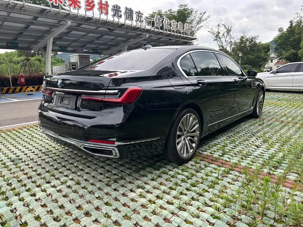 BMW 7 Series 2021 — фото 18