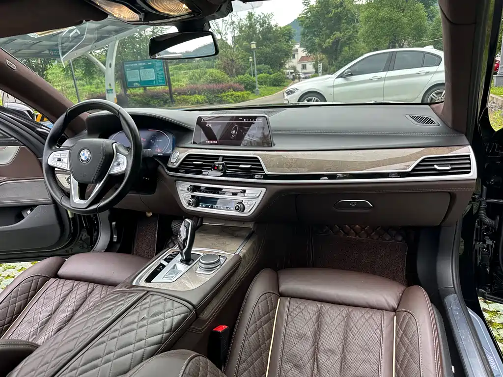 BMW 7 Series 2021 — фото 12