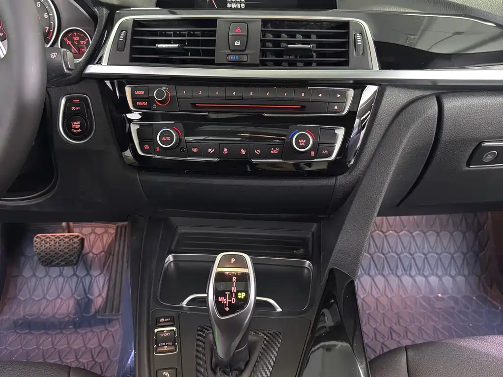BMW 3 Series 2019 — фото 13