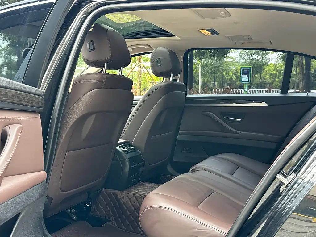 BMW 5 Series 2015 — фото 13