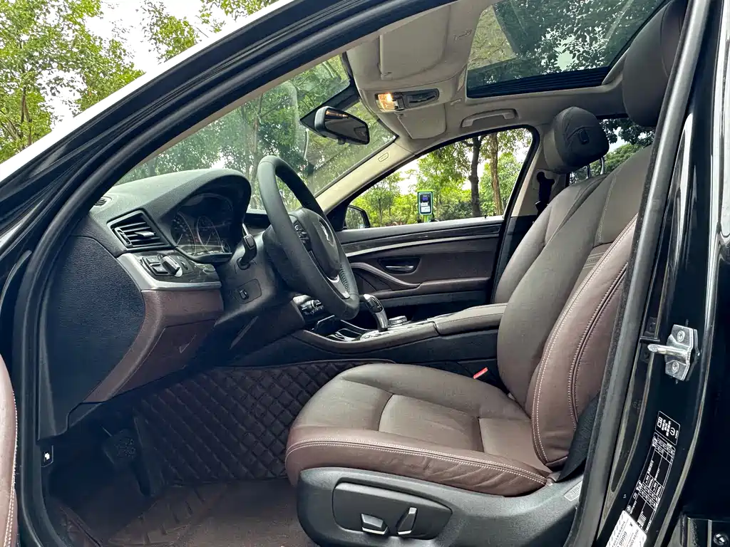BMW 5 Series 2015 — фото 10