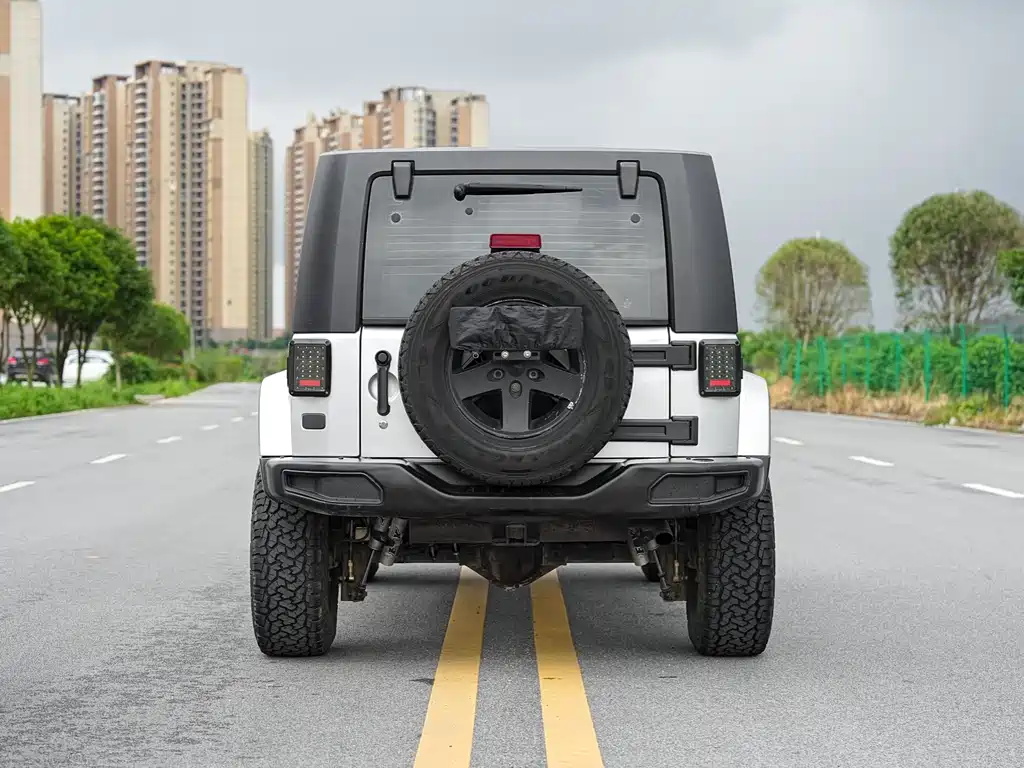 Jeep Wrangler 2008 — фото 8