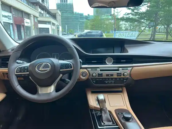 Lexus ES 2016