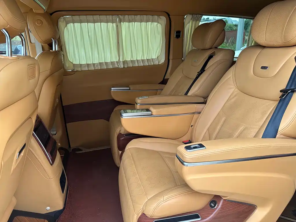 Mercedes-Benz V-Class 2021 — фото 15
