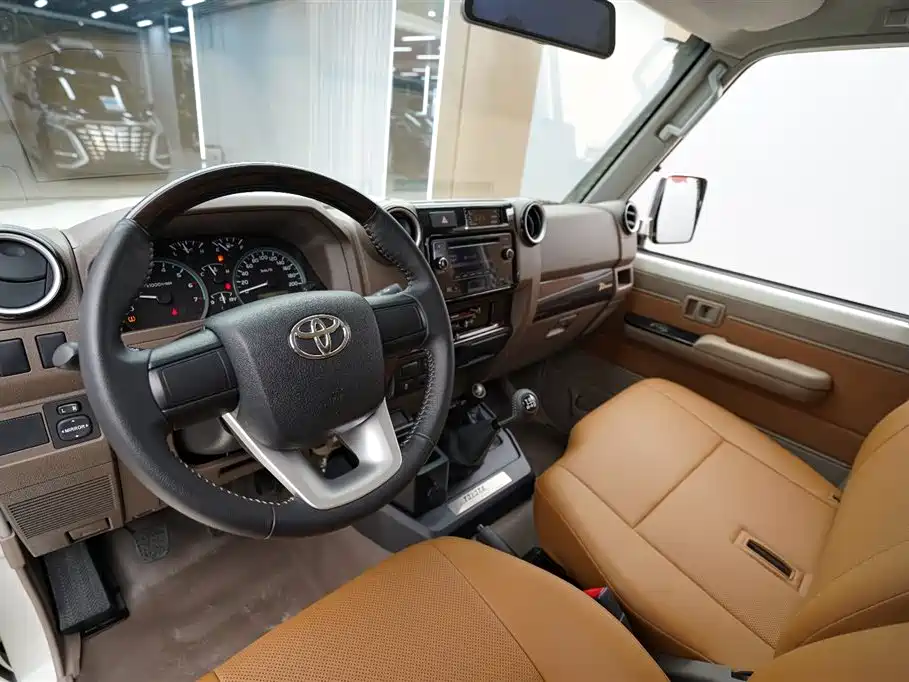 Toyota Land Cruiser 2022 — фото 3