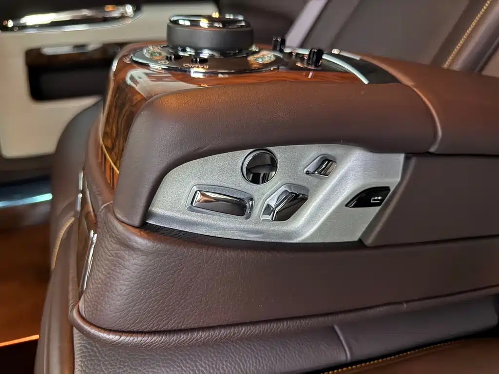 Rolls-Royce Ghost 2016 — фото 17