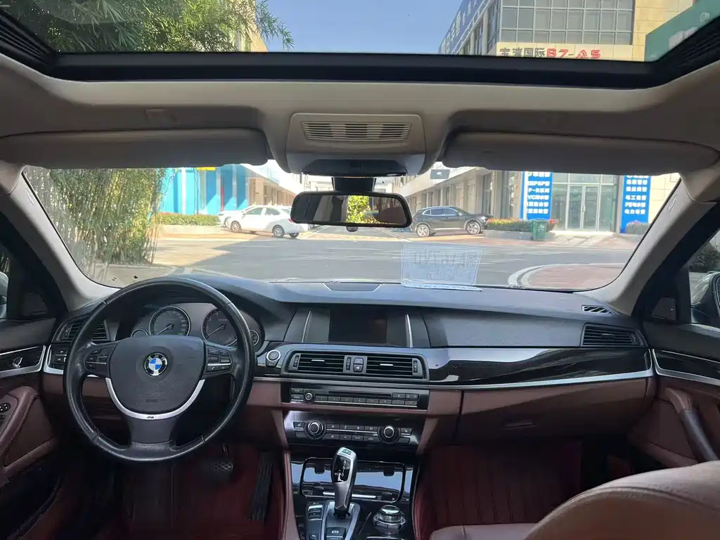 BMW 5 Series 2016 — фото 11
