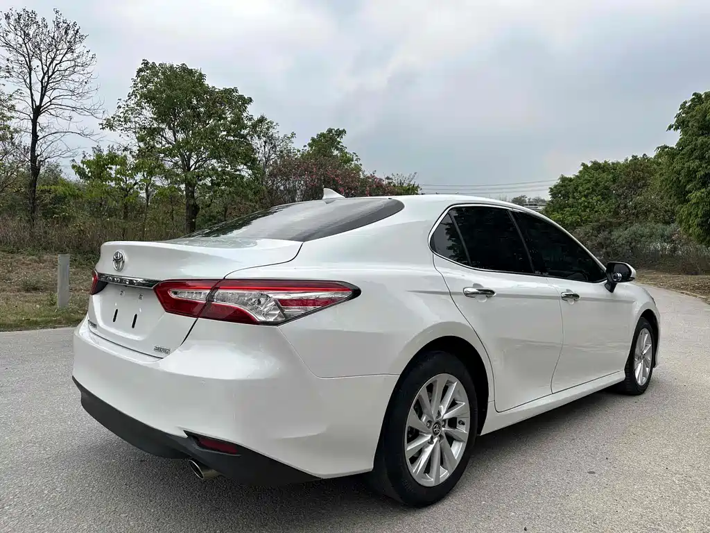 Toyota Camry 2022 — фото 9