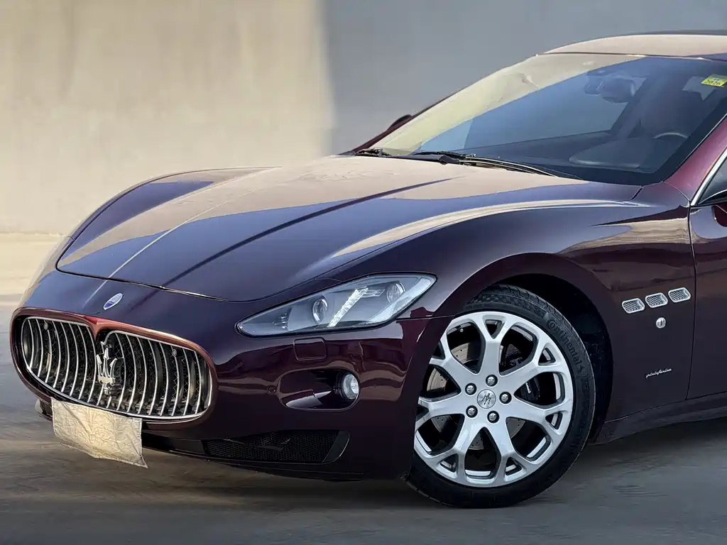 Maserati GranTurismo 2018 — фото 13
