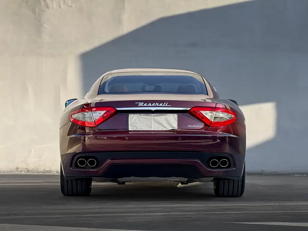 Maserati GranTurismo 2018 — фото 16