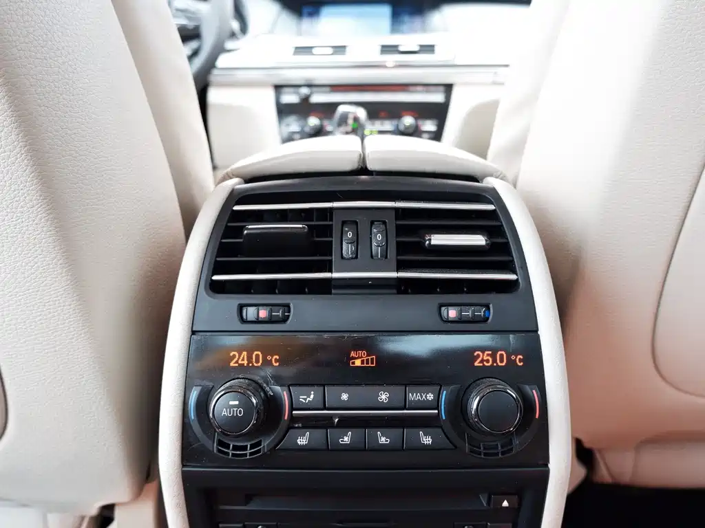 BMW 7 Series 2012 — фото 9