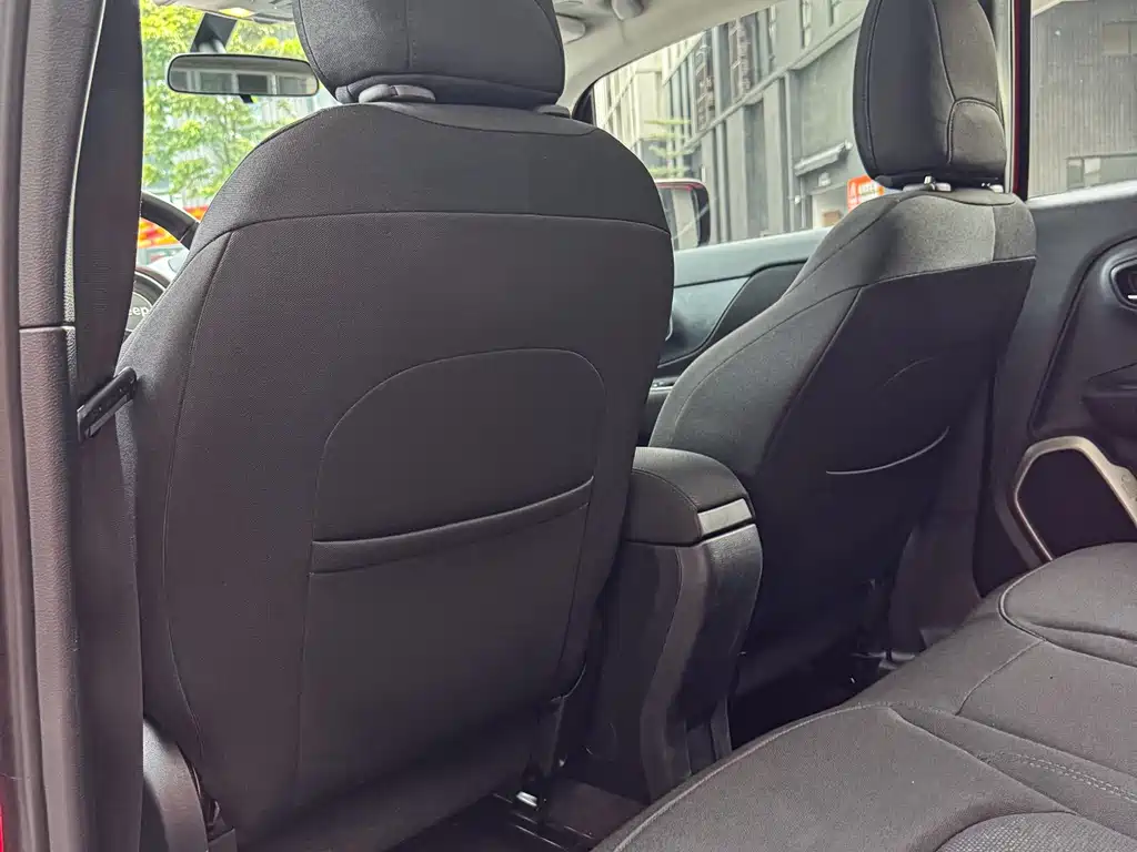 Jeep Renegade 2019 — фото 12