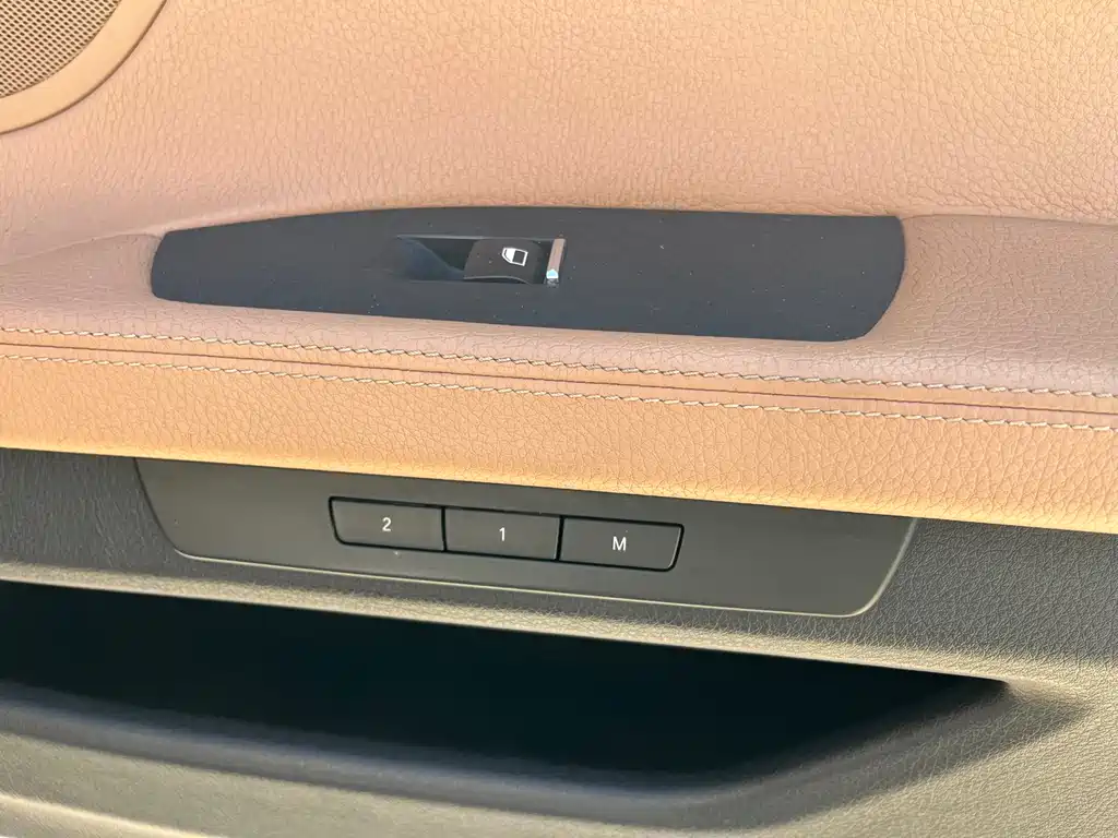 BMW 7 Series 2010 — фото 21