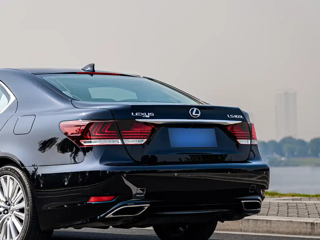 Lexus LS 2016