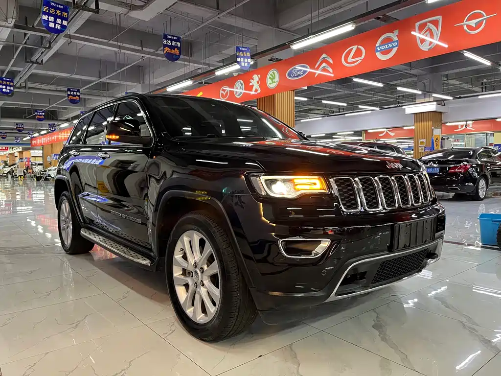 Jeep Grand Cherokee 2018 — фото 6