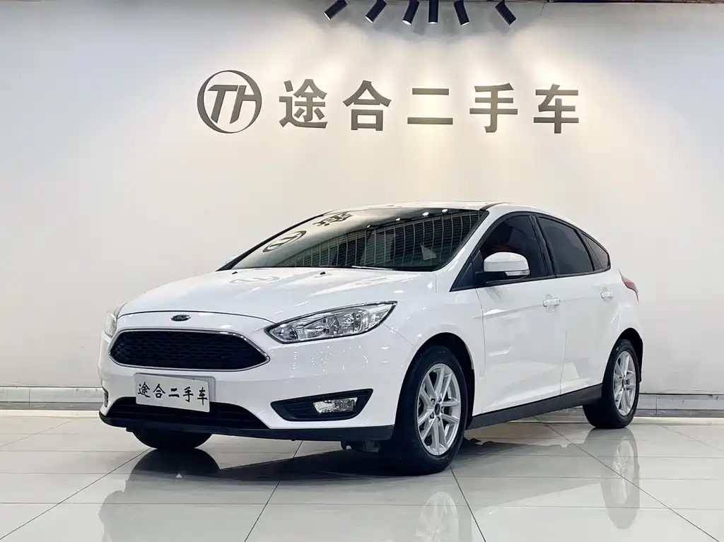 Ford Focus 2019 — фото 1