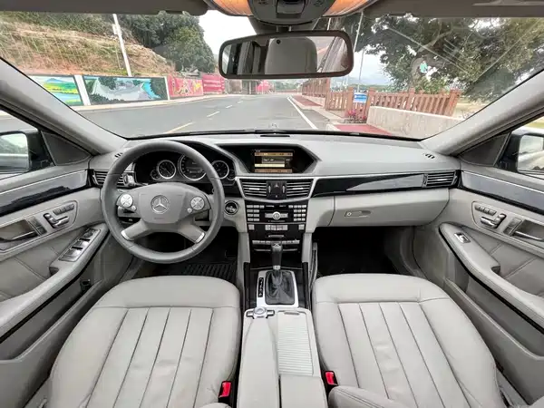 Mercedes-Benz E-Class 2010