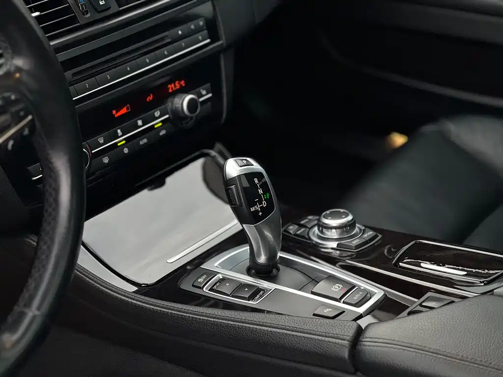 BMW 5 Series 2012 — фото 27