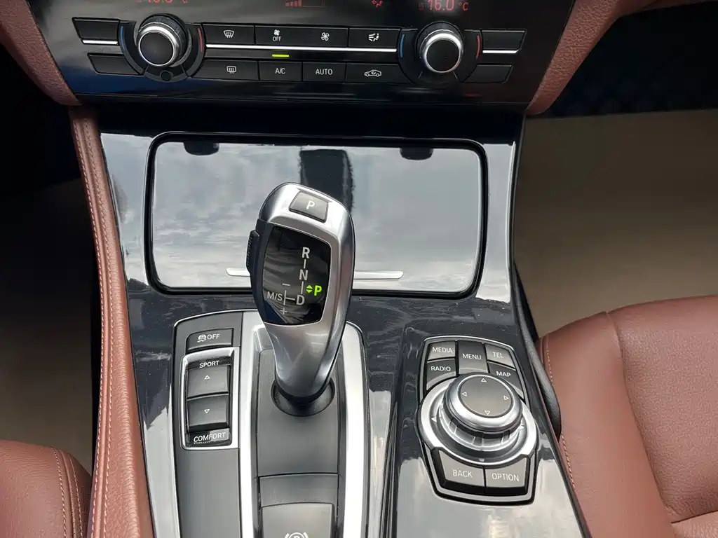 BMW 5 Series 2016 — фото 24
