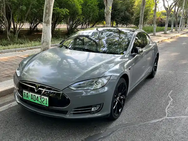 Tesla Model S 2014