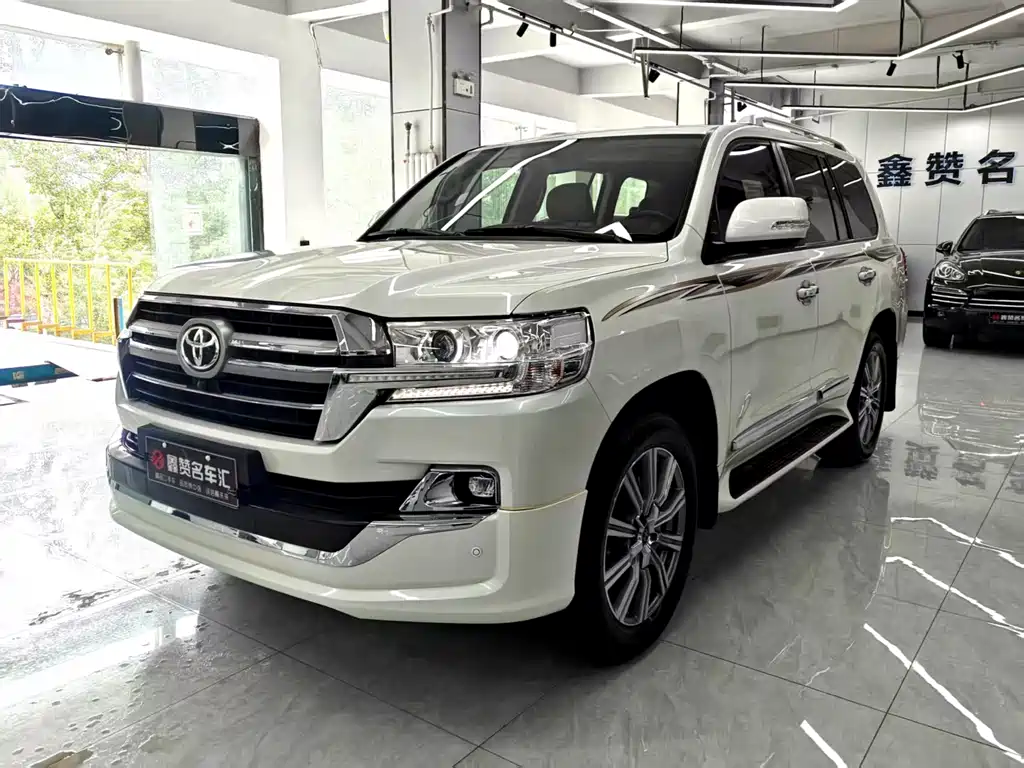 Toyota Land Cruiser 2019 — фото 1