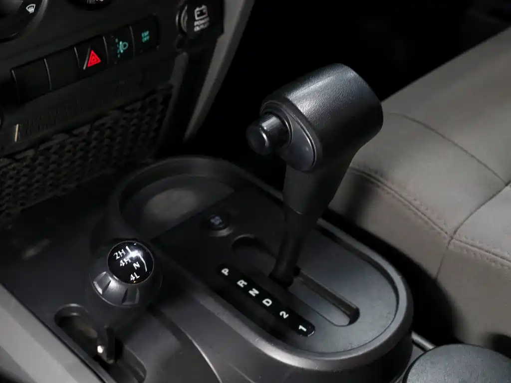 Jeep Wrangler 2010 — фото 13